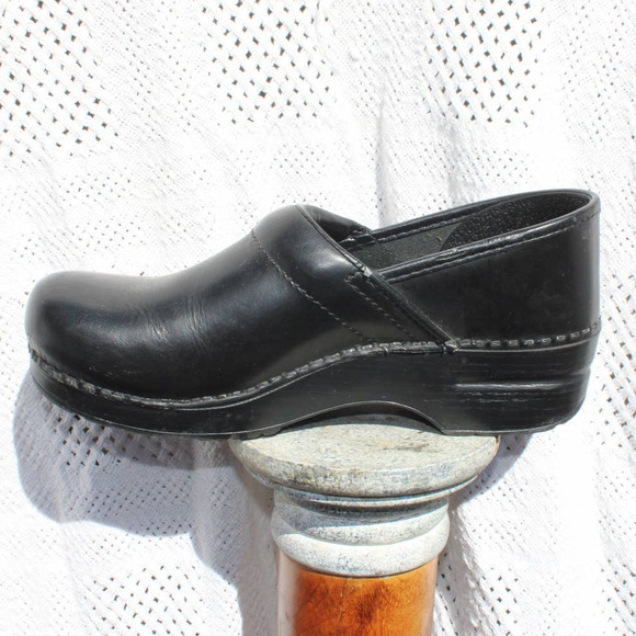 GUC Dansko Clogs Women Size 40 Black 8.5w - Picture 6 of 10